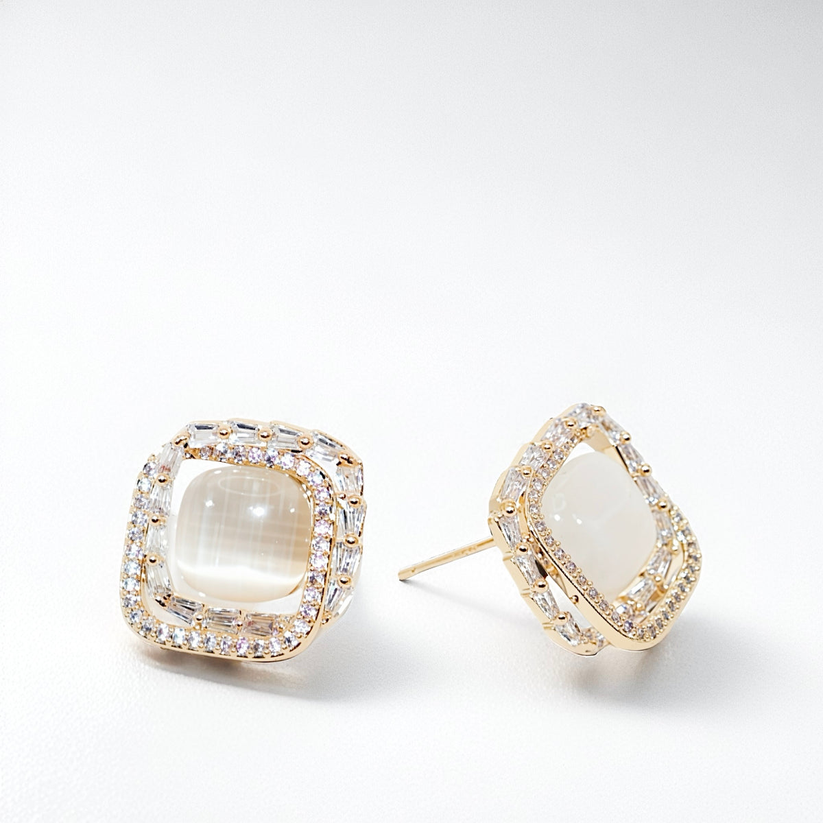 POISE – Silk Halo Stud