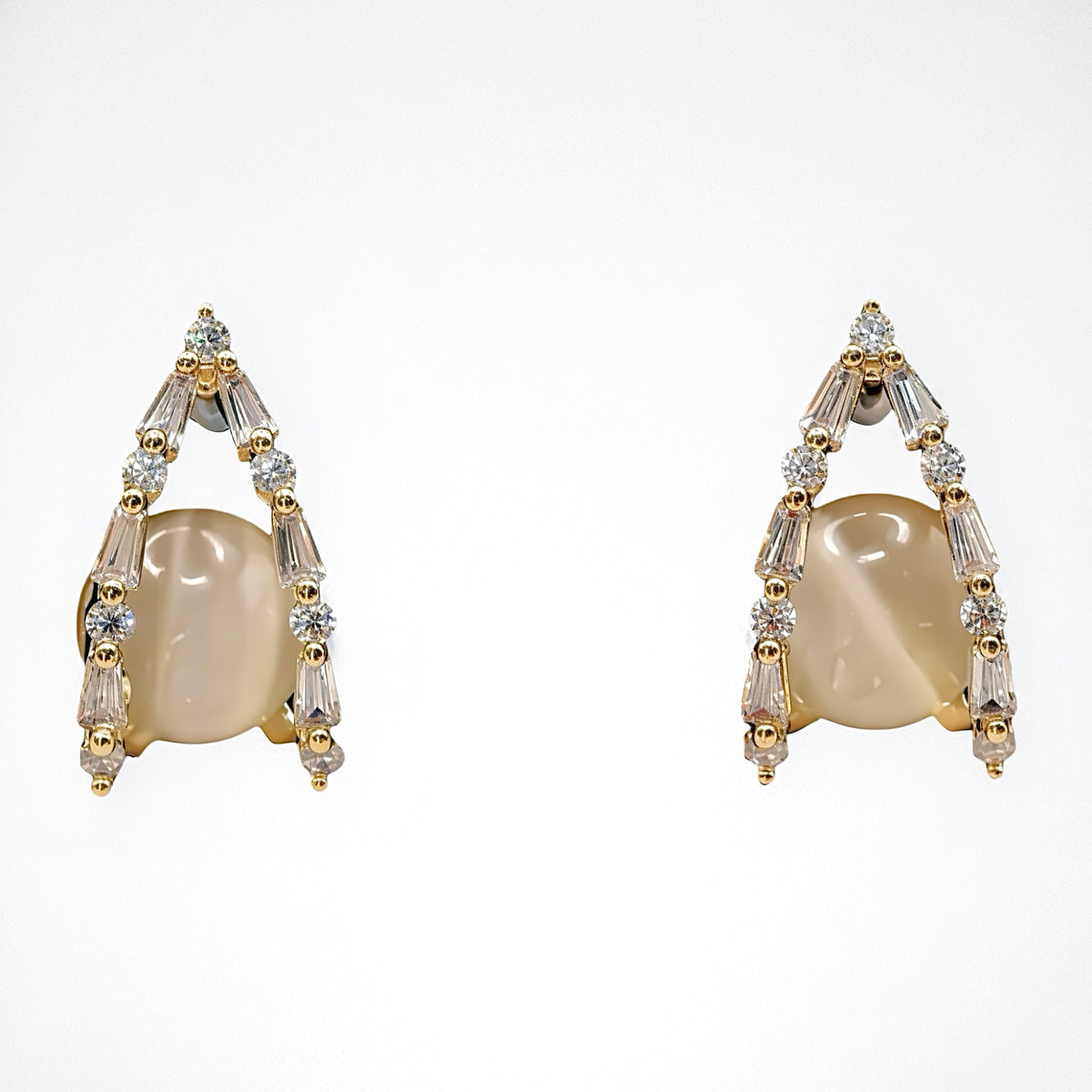 POISE – Silk Cradle Stud