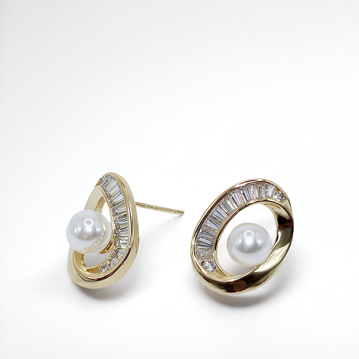REGAL – Halo Pearl Stud