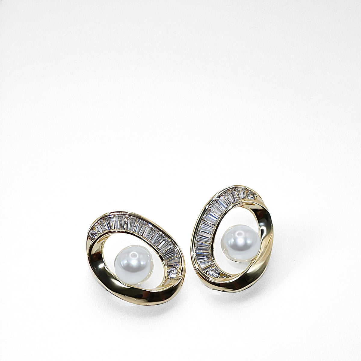 REGAL – Halo Pearl Stud
