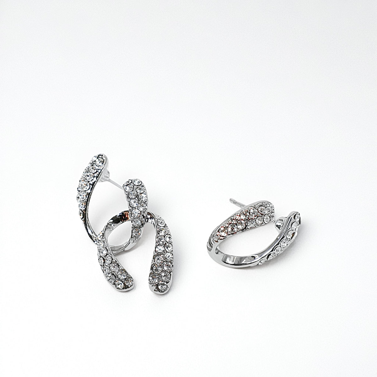 SIGNATURE – Silver Asymmetric Curve Drop