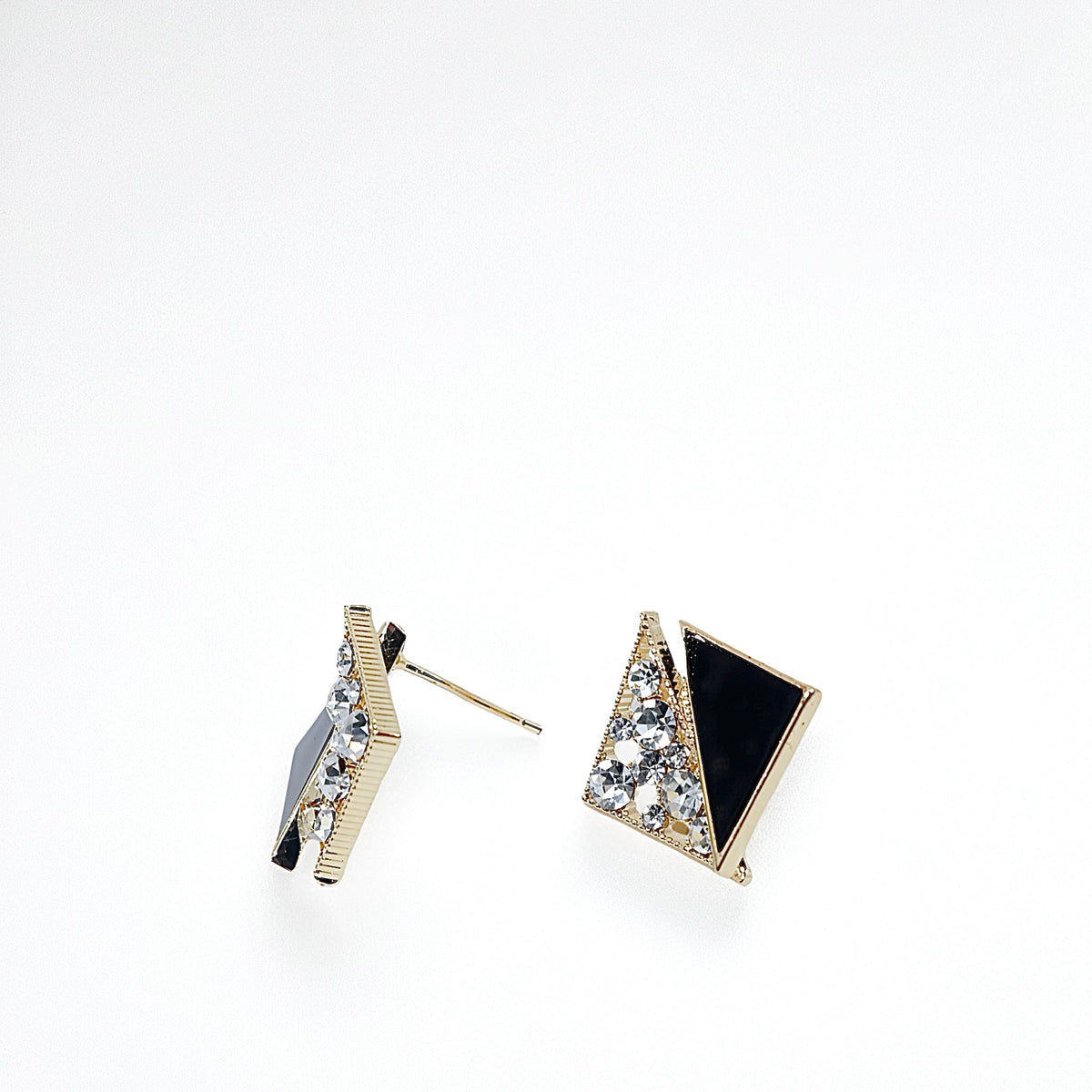NOIR – Divide Stud