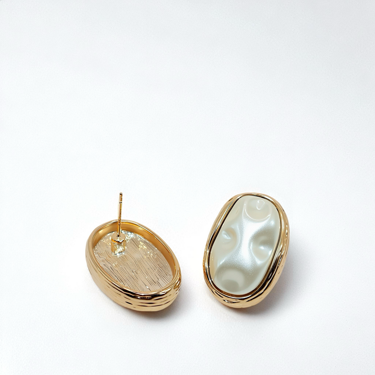 REGAL – Pearl Signet Stud