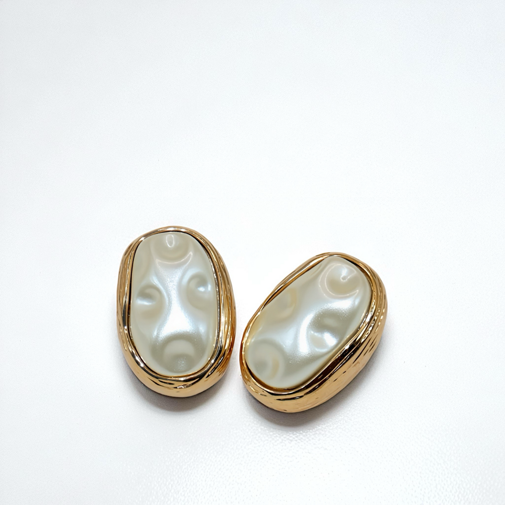 REGAL – Pearl Signet Stud
